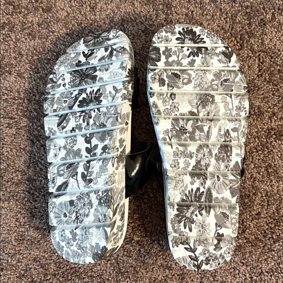 NWOT Algeria Black, Silver and White Floral Sandals Size 38 - Picture 10 of 13